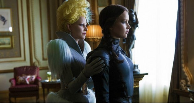 hunger-games-il-canto-della-rivolta-parte-2-prima-immagine-ufficiale-di-effie-trinket-1.jpg