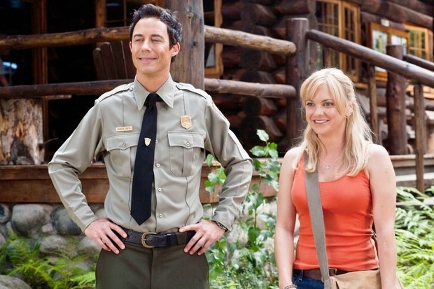 Stasera in tv su Italia 1 L' orso Yoghi con Anna Faris (6)