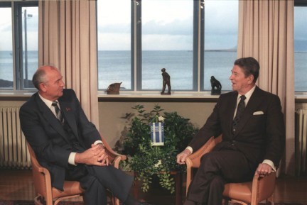 regan e gorbachev al summit di reykjavik