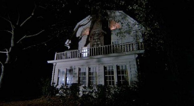 Amityville The Awakening - primo trailer dell'horror con Jennifer Jason Leigh