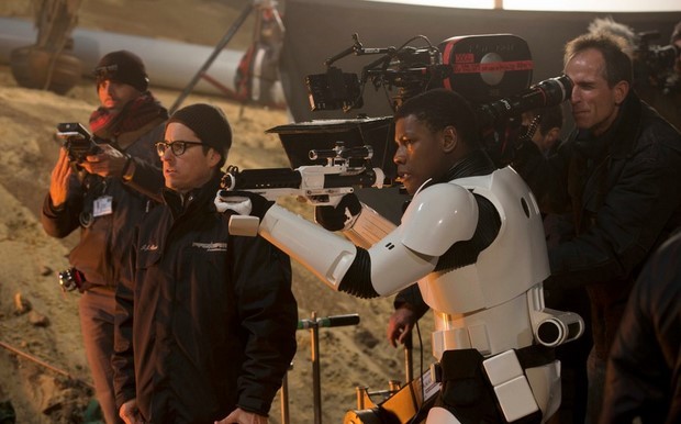 star-wars-7-interviste-al-cast-e-al-regista-jj-abrams-2.jpg