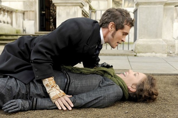 Stasera in tv su Rai 3 Hysteria con Maggie Gyllenhaal (2)