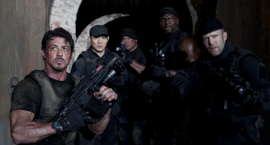 stasera-in-tv-su-rai-2-i-mercenari-con-sylvester-stallone-e-arnold-schwarzenegger-3.jpg