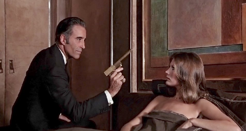 stasera-in-tv-agente-007-luomo-dalla-pistola-doro-su-rai-3-7.jpg