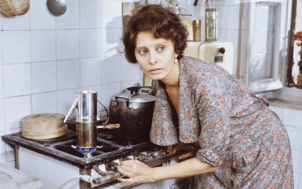 Stasera in tv su Rai 3 Una giornata particolare con Sophia Loren (2)