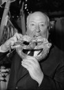 Alfred Hitchcock: 26 foto curiose