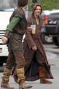 Amanda Seyfried, Gary Oldman ed il cast di Red Riding Hood sul set in costume di scena