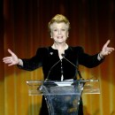 Angela Lansbury, Angela Lansbury Gets 1st Lifetime Achievement Award, 11 nov 2002