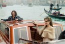 Angelian Jolie e Johnny Depp protagonisti di The Tourist - le locandine internazionali e la fotogallery