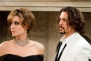 Angelian Jolie e Johnny Depp protagonisti di The Tourist - le locandine internazionali e la fotogallery