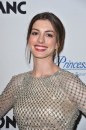 Anne Hathaway compie 30 anni