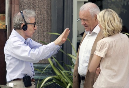 Anthony Hopkins, Naomi Watts e Lucy Punch fotografati sul set del nuovo film di Woody Allen