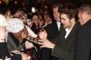 Aspettando New Moon - Robert Pattinson, Kristen Stewart e Tayor Lautner incontrano i fans inglesi: tutte le foto dell'evento