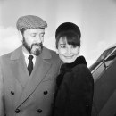 Audrey Hepburn e Mel Ferrer all\'aeroporto di Londra, 19 gennaio 1965