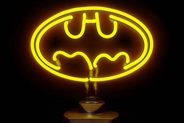 Batman gadget caffettiera, pigiama e luce al neon (8)