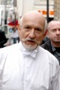 Ben Kingsley in costume di scena sul set di Hugo Cabret, di Martin Scorsese