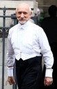 Ben Kingsley in costume di scena sul set di Hugo Cabret, di Martin Scorsese