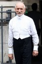 Ben Kingsley in costume di scena sul set di Hugo Cabret, di Martin Scorsese