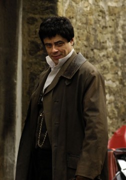 benicio del toro uomo lupo set