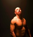 Bronson: teaser trailer italiano, foto e curiosità sul film con Tom Hardy