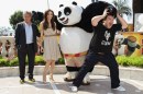 Cannes 2011 - oggi sulla Croisette Tilda Swinton, John C. Reilly, Mia Wasikowska, Angelina Jolie, Jack Black e Dustin Hoffman.