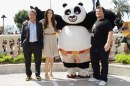 Cannes 2011 - oggi sulla Croisette Tilda Swinton, John C. Reilly, Mia Wasikowska, Angelina Jolie, Jack Black e Dustin Hoffman.