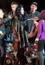 Cher e Kristen Bell sul set di Burlesque a Los angeles