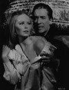 Christopher Lee e Veronica Carlso, Dracula Has Risen From The Grave, Hammer film diretto da Freddie Francis, 1968