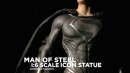 Comic-Con 2013 - L'uomo d'acciaio: foto della statua Superman Black 2