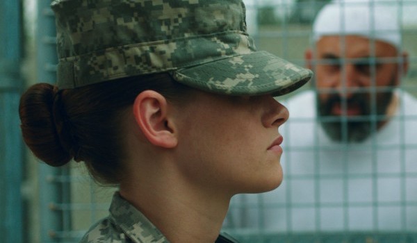 camp-x-ray-kristen-stewart-600x381