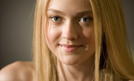 dakota fanning primo piano -9