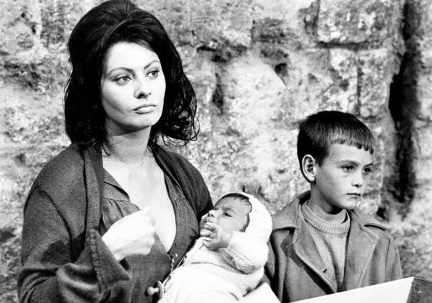 Stasera in tv su Rai 3 Ieri, oggi, domani di Vittorio De Sica (2)