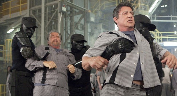 stasera-in-tv-su-rai-2-escape-plan-fuga-dallinferno-con-stallone-e-schwarzenegger-3.jpg