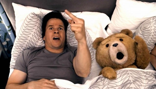 Stasera in tv su Italia 1 Ted con Mark Wahlberg (3)