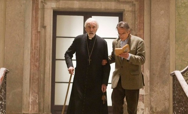 Stasera in tv su Rai 3 Treno di notte per Lisbona con Jeremy Irons (8)