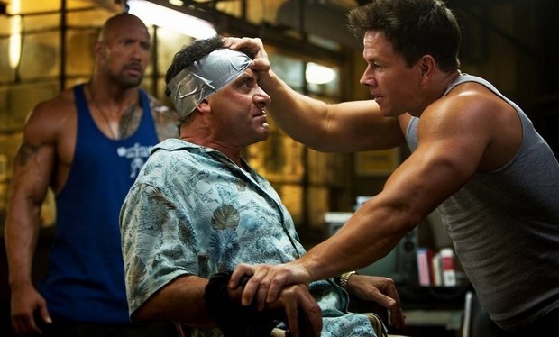 stasera-in-tv-su-italia-1-pain-amp-gain-muscoli-e-denaro-con-the-rock-e-mark-wahlberg-1.jpg