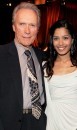 Freida Pinto con Clint Eastwood foto galleria