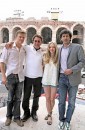 Gael Garcia Bernal, Amanda Seyfried, Chris Egan e Vanessa Redgrave sul set di Letters to Juliet