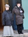 Glenn Close e Mia Wasikowska fotografate sul set di Albert Nobbs a Dublino