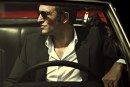 02 Gli Infedeli - Jean-Dujardin in auto