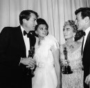 Backstage At 1963 Oscars, 08 apr 1963