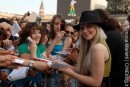 Harry Potter Truck: la magia di Hogwarts a Milano. Le foto di Evanna Lynch e James