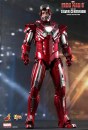 Iron Man 3 - foto action figures Hot Toys armature delle Heartbreaker e Silver Centurion