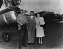 John Wayne e la moglie nell\'aeroporto di Andy Devine, 1947