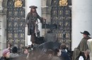 Johnny Depp sul set di Pirates of the Caribbean: On Stranger Tides al Royal Naval College indi Greenwich