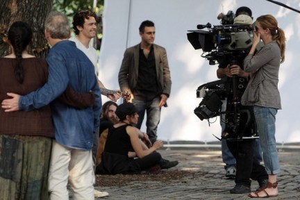 Julia Roberts e James Franco sul set di Eat, Pray, Love - fotogallery