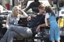 Julianne Moore, Alexander Skarsgard e Joanna Vanderham fotografati sul set di What Maisie Knew