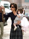 Katie Holmes con la figlia avuta da Tom Cruise birthday gallery