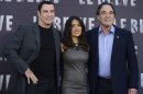 Le Belve: le immagini del photocall di Oliver Stone, Salma Haye e John Travolta a Roma