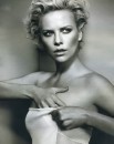 Le foto sexy di Charlize Theron su First Magazine